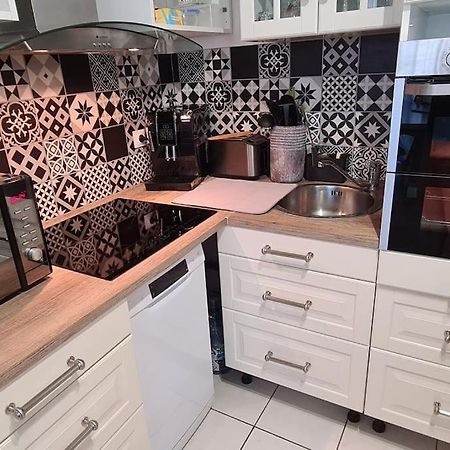 Charmant Logement Avec Jacuzzi Mantes-la-Jolie Ngoại thất bức ảnh