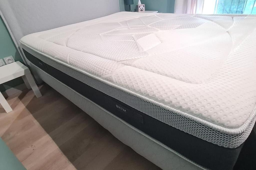 Charmant Logement Avec Jacuzzi Mantes-la-Jolie Ngoại thất bức ảnh