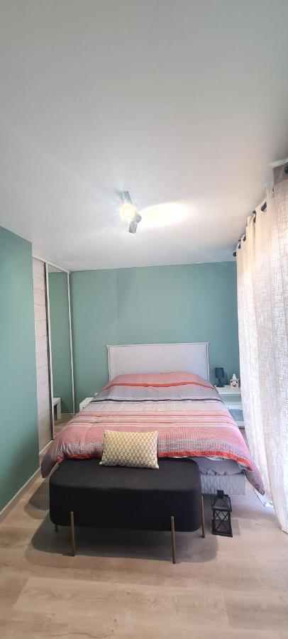 Charmant Logement Avec Jacuzzi Mantes-la-Jolie Ngoại thất bức ảnh