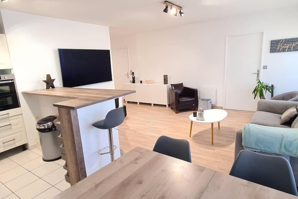 Charmant Logement Avec Jacuzzi Mantes-la-Jolie Ngoại thất bức ảnh